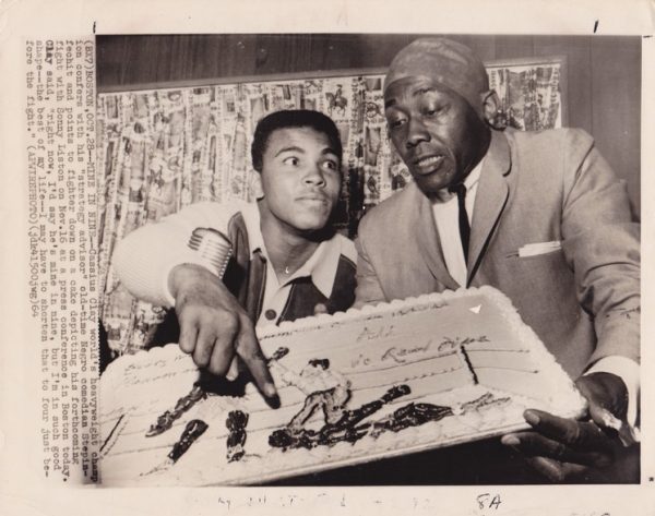 Ali Displays A Cake  Of How He Will Ko Liston Wire Photo