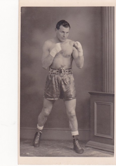 GAVIN POWELL BOXED 1946-1954 SIG ON BACK
