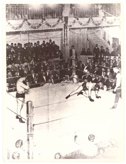 Tommy Burns (L) KO Jewey Smith 1908 - African Ring